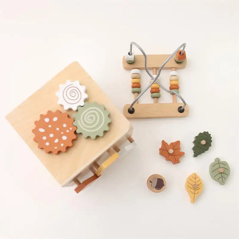 Boîte à jouets en bois avec formes et perles