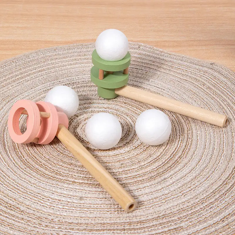 Jouet sensoriel en bois avec boule flottante